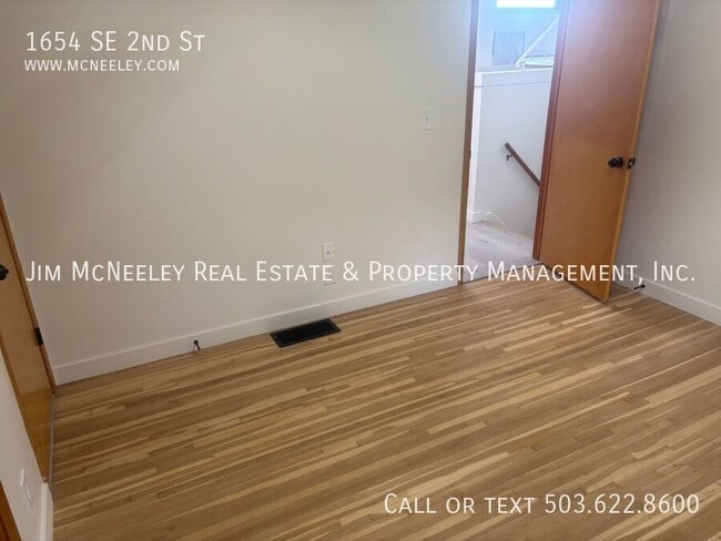 Building Photo - 1654 SE 2nd St