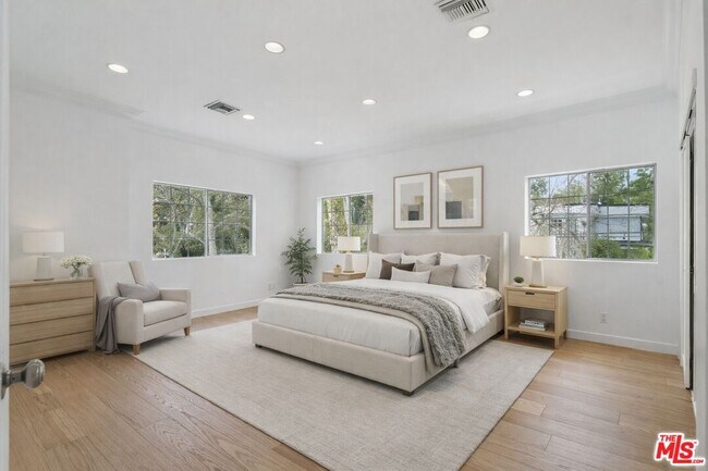 Building Photo - 5220 Melvin Ave