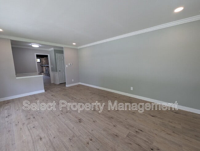 Building Photo - 3211 Jonquil Dr