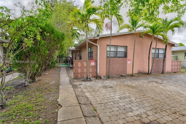 Building Photo - 501 SW 9th St