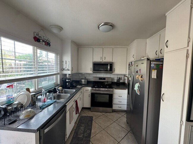 Building Photo - 10570 White Oak Dr