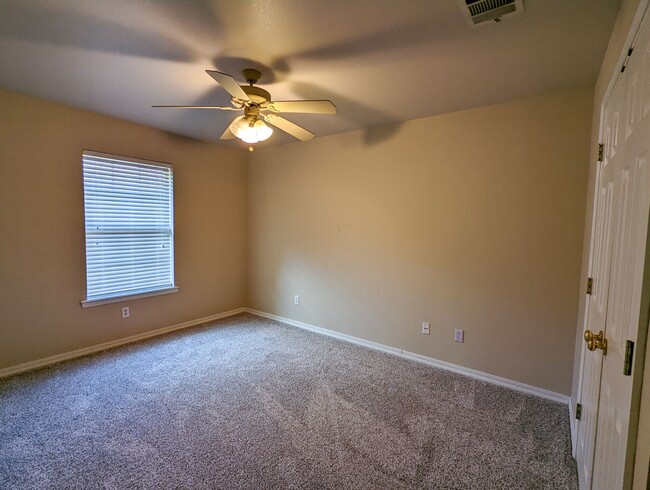 Building Photo - Beautifully Updated Home in North Bossier ...