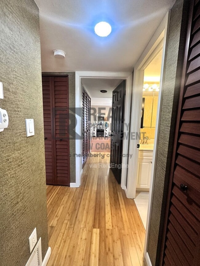 Building Photo - 2121 Collier Ave