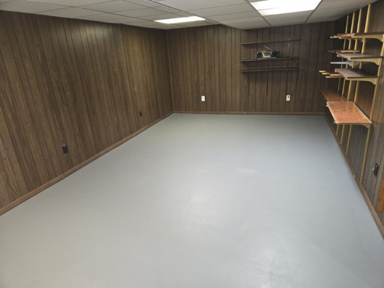 Building Photo - 6100 W Washington St