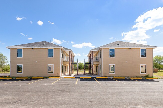 Building Photo - 2416 E Rogers Rd