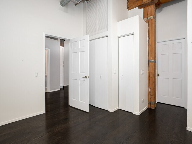 Building Photo - 2300 W Wabansia Ave