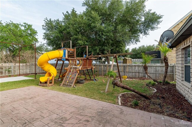 Building Photo - 2314 Woodland Dr