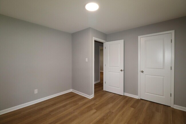 Building Photo - 115 Lynnwood Dr