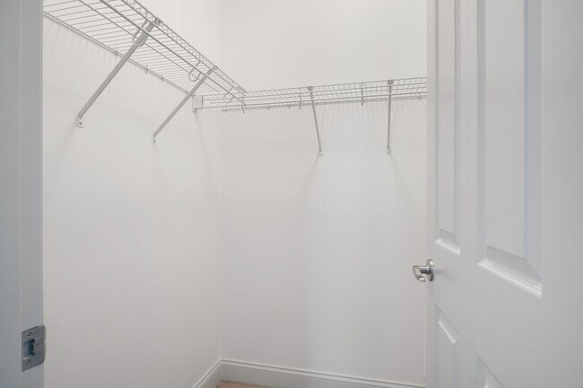 Building Photo - 3 bed/2 1/2 Bath. Pet Friendly, Pool,