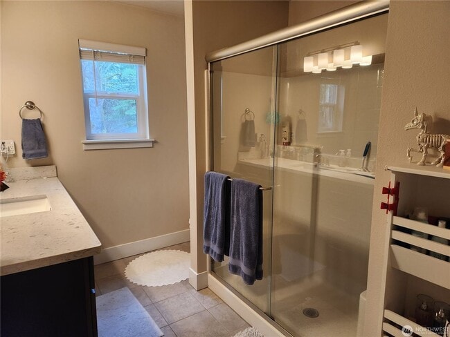 Building Photo - Newer Construction Home