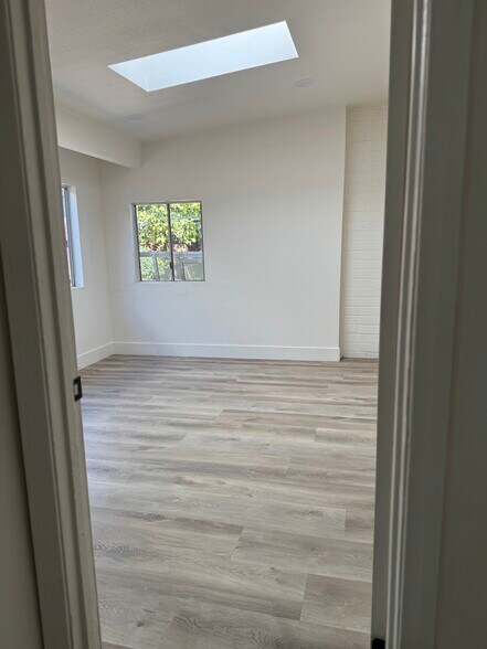 Building Photo - 765 W Lexington Ave