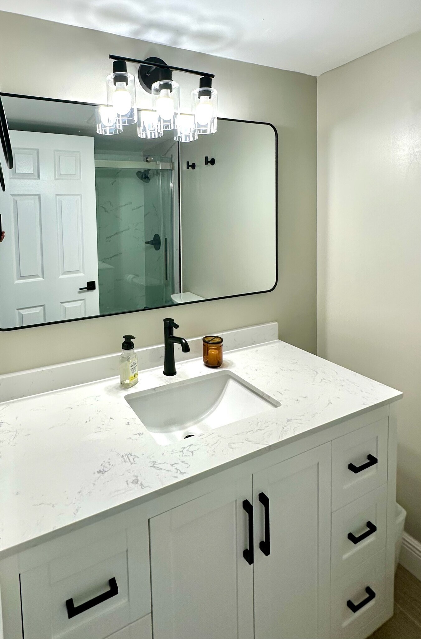 primary bathroom - 3043 S Atlantic Ave