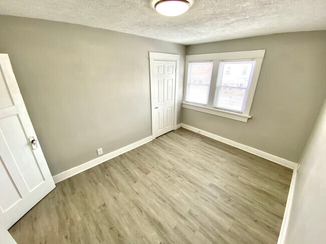 Building Photo - Newly Rehabbed Single Family in Dayton!: N...