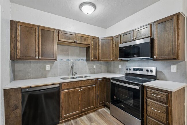 Building Photo - 510 N Marshall Dr