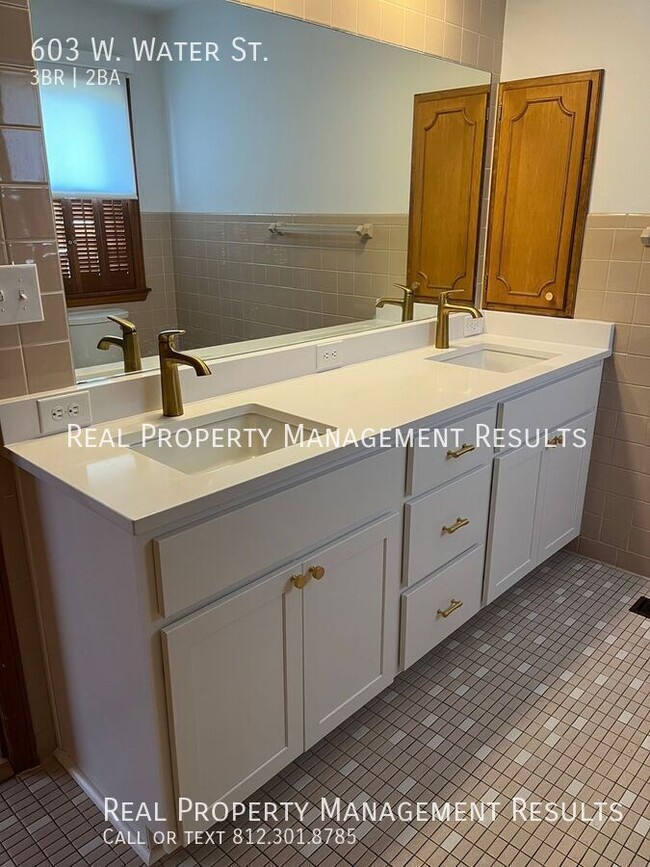 Building Photo - 603 W Water St