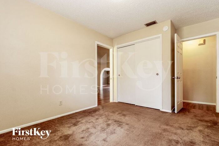 Building Photo - 4400 Swallowtail Dr
