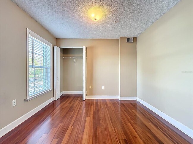 Building Photo - 2065 Dixie Belle Dr