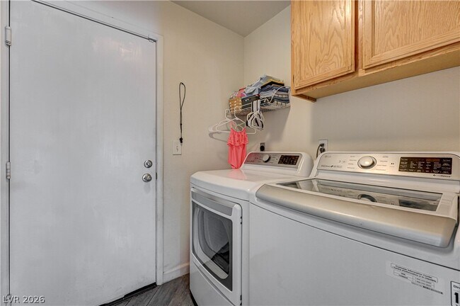 Building Photo - 312 Windmere St