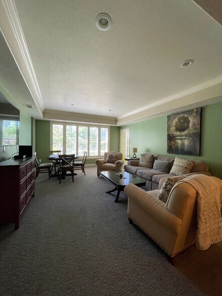 Building Photo - 3075 Kennedy Dr