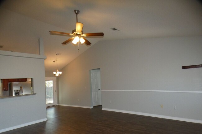 Building Photo - 4-Bedroom Home On Cul-De-Sac