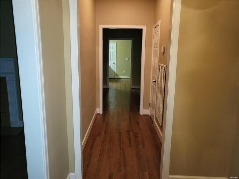 Building Photo - 1516 Charleton Dr