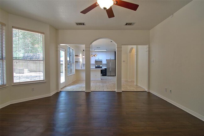 Building Photo - 2423 Falcon Dr