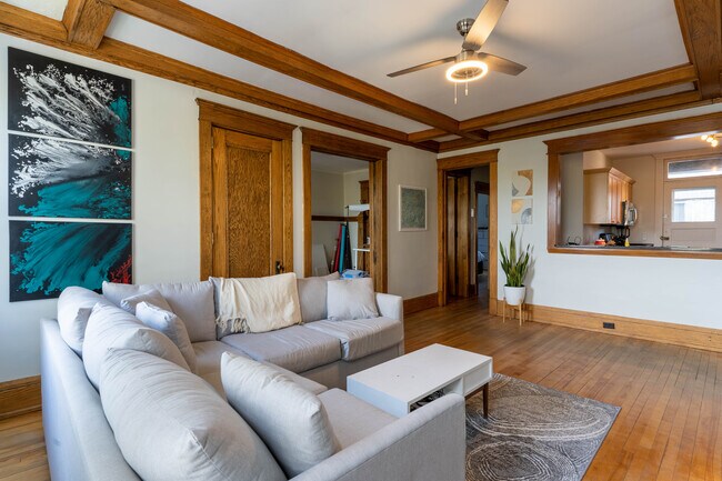 Building Photo - 1110 W 25th St