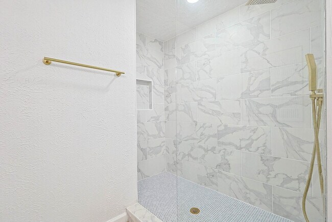 Building Photo - 260 McGraw Ln