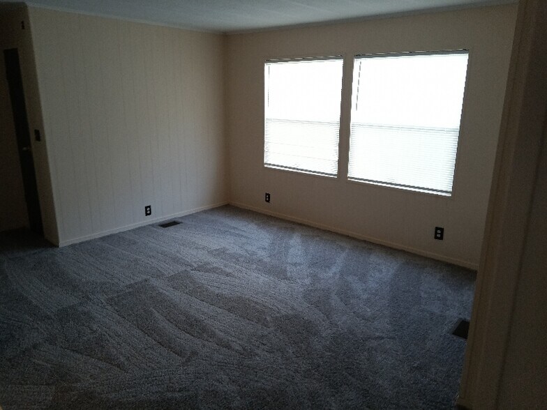 Building Photo - 4091 Palm Ln