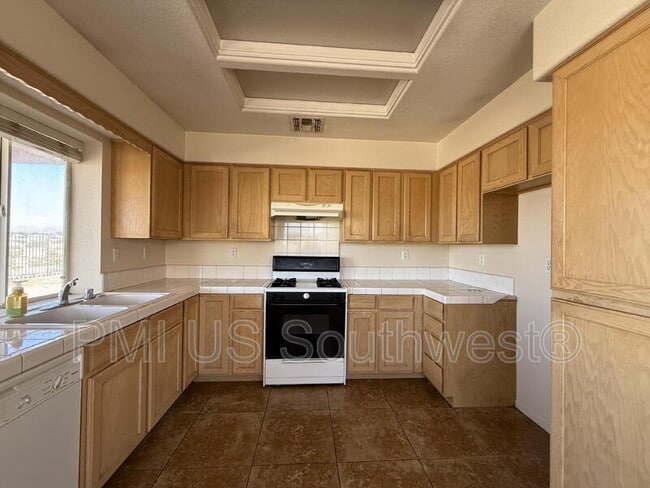 Building Photo - 1605 E Rinaldi Way