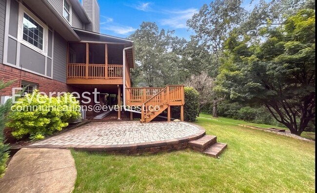 Building Photo - 4 Bed, 3.5 Bath Home with Garage / Pet-Friendly / Available Now!