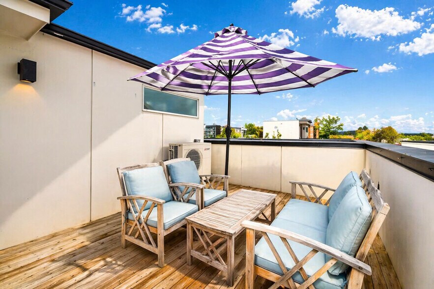 Building Photo - 620D 10th Ave E