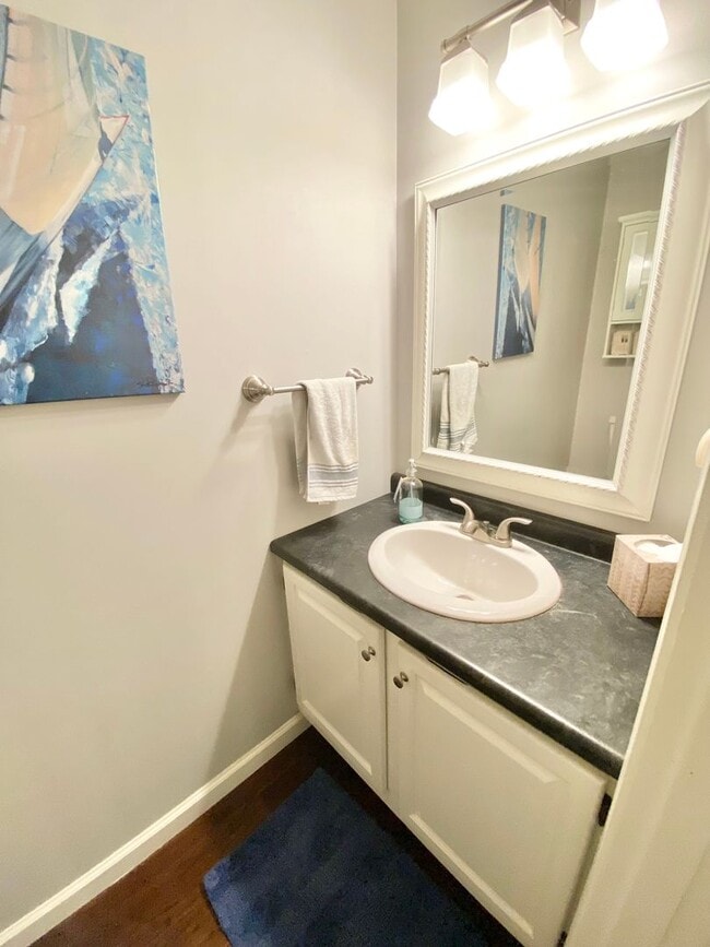 Building Photo - 3 Bedroom Condo in South Burlington VT Available 1/1/26!