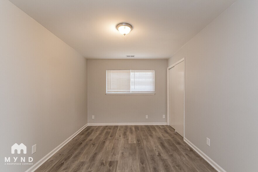 Building Photo - 609 Elmira Ave