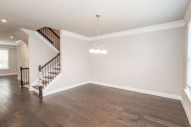 Building Photo - 3 story townhome in a great location in Chamblee