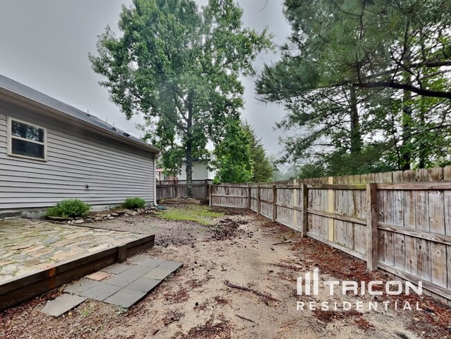 Building Photo - 605 Avondale Dr