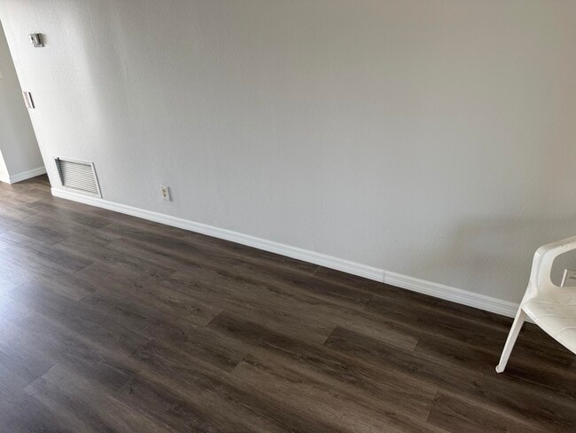 Building Photo - 1113 Lake Terrace