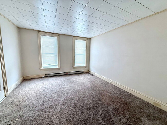 Building Photo - 463 Walnut St