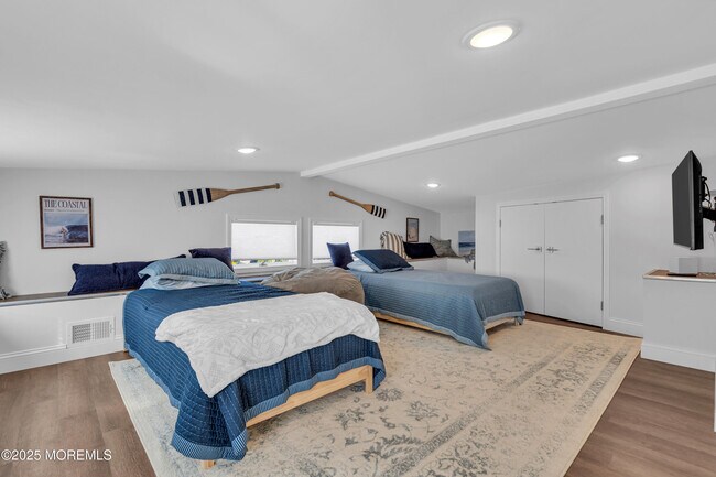 Building Photo - 101 W Cove Way