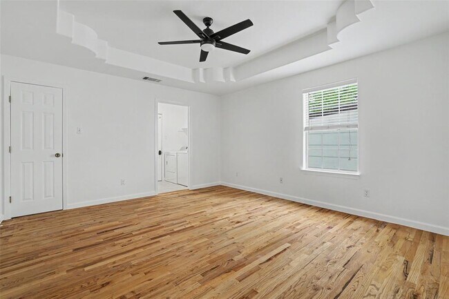 Building Photo - 6307 Chesterfield Ave
