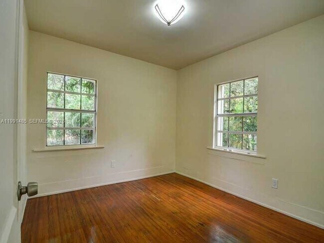 Building Photo - 1507 Genoa St