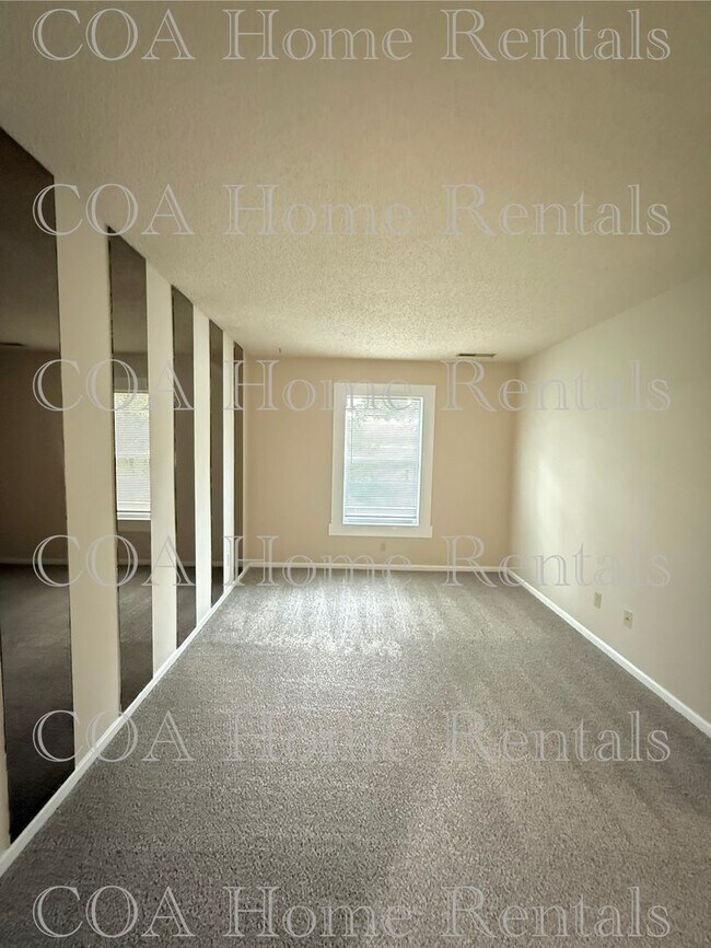 Building Photo - South East side Apartment
