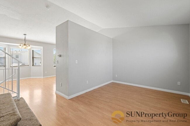 Building Photo - Beautiful Home In Great Roy Location!!
