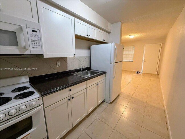 Building Photo - 14140 NW 24th Ct