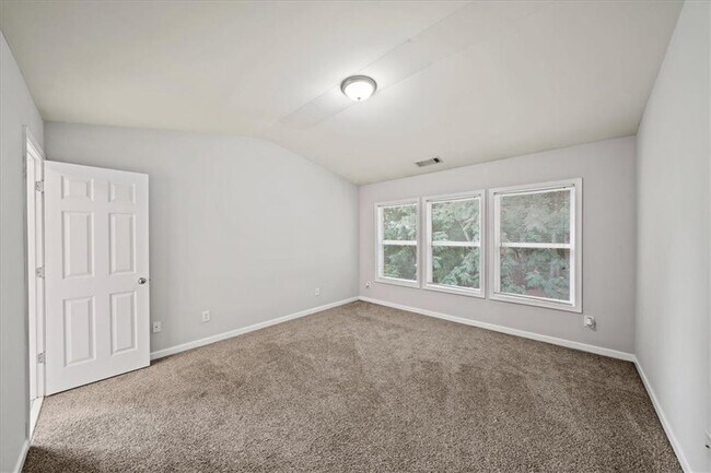 Building Photo - 162 Ledgewood Mill Way NE