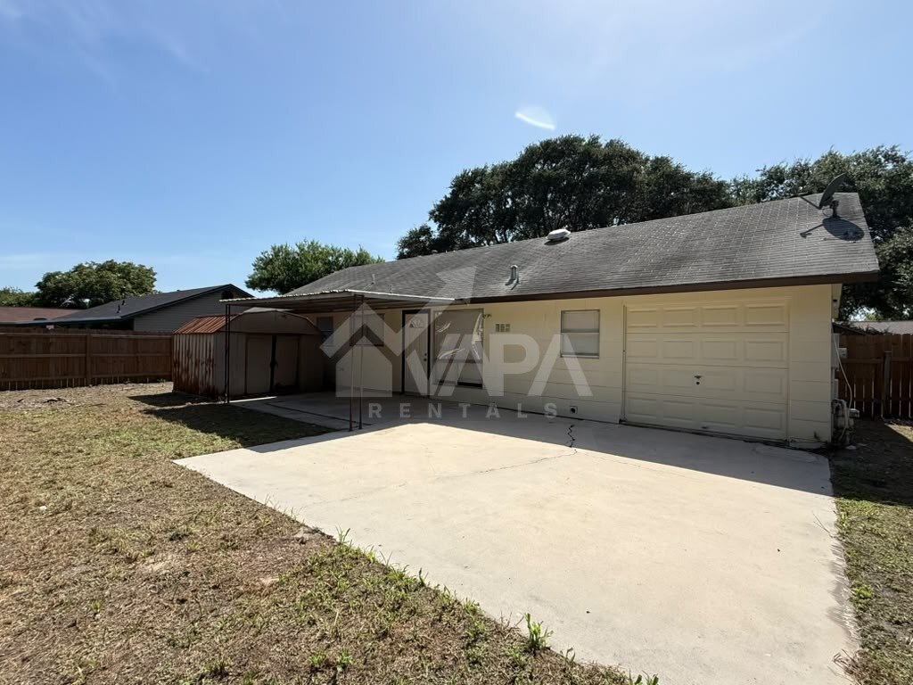 Building Photo - 2706 Lake Briar