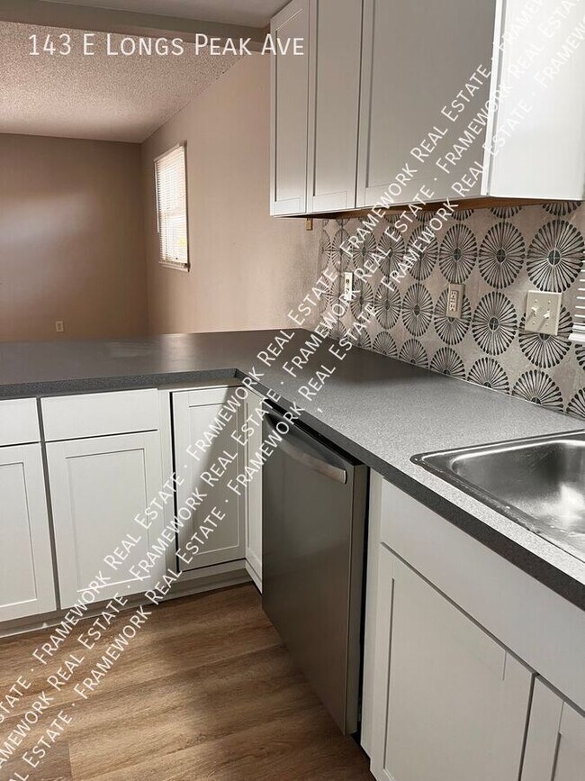 Building Photo - 143 E Longs Peak Ave