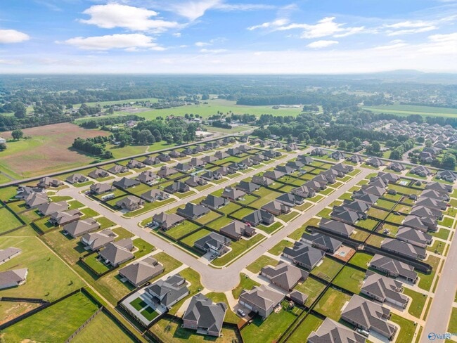 Building Photo - 17050 Stonegate Dr