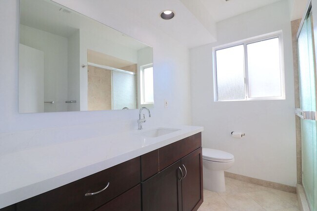 Building Photo - 3 bed/ 2 bath house in University city! Pool/ yard w 2 car garage! Remodeled kitchen and updated ...