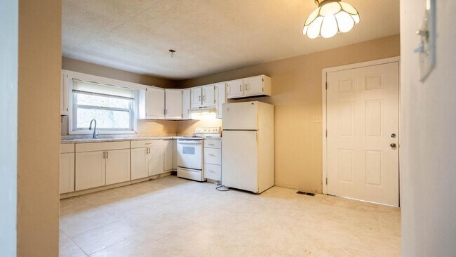 Building Photo - 801 Biddle St